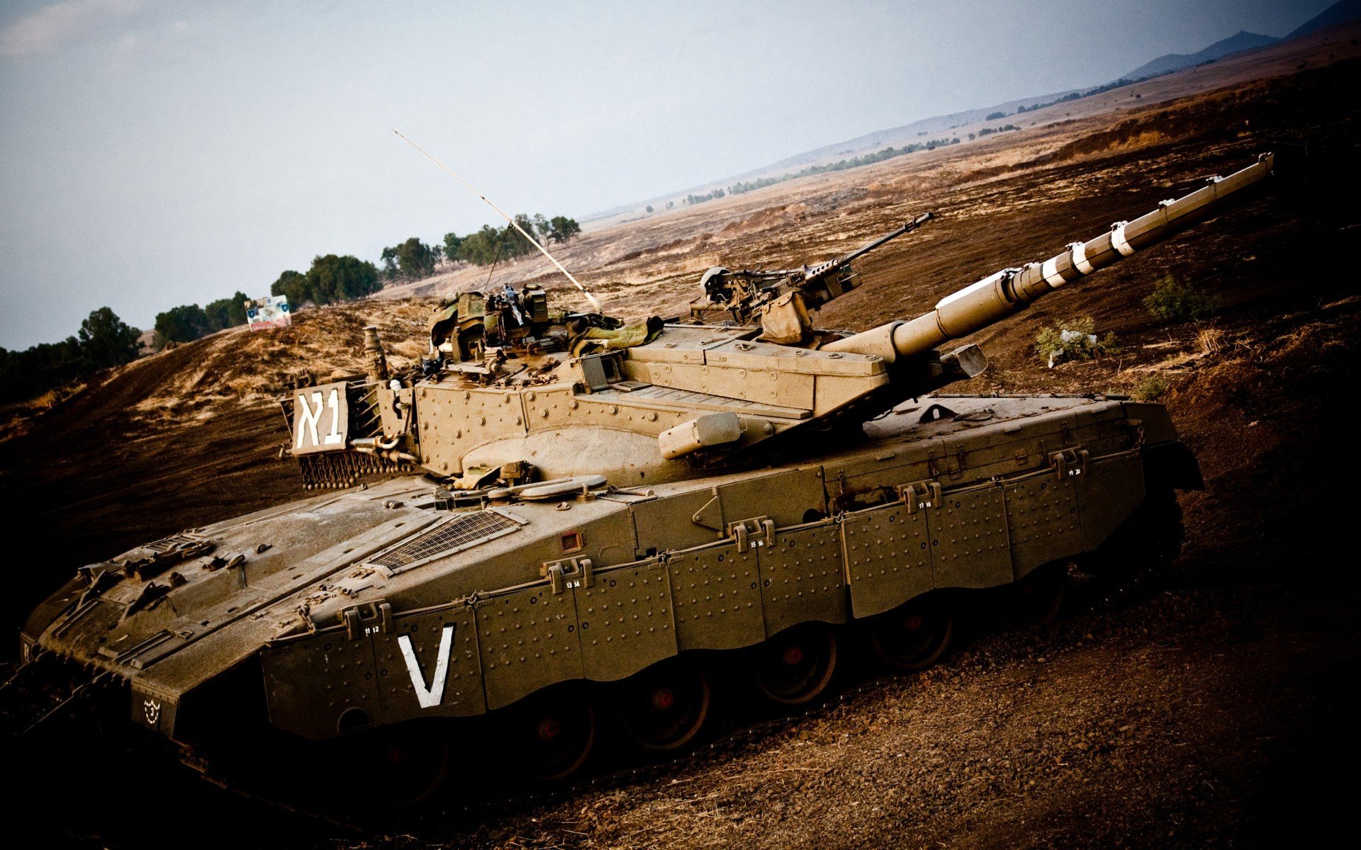 赛场焦点:张伟连续命中3个三分快速拉开比分!,张伟比赛时间