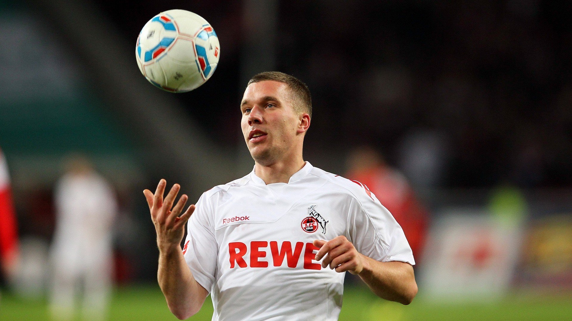 巴黎圣日耳曼阵中大将迪马利亚恢复出战,迪马利亚在巴黎踢什么位置